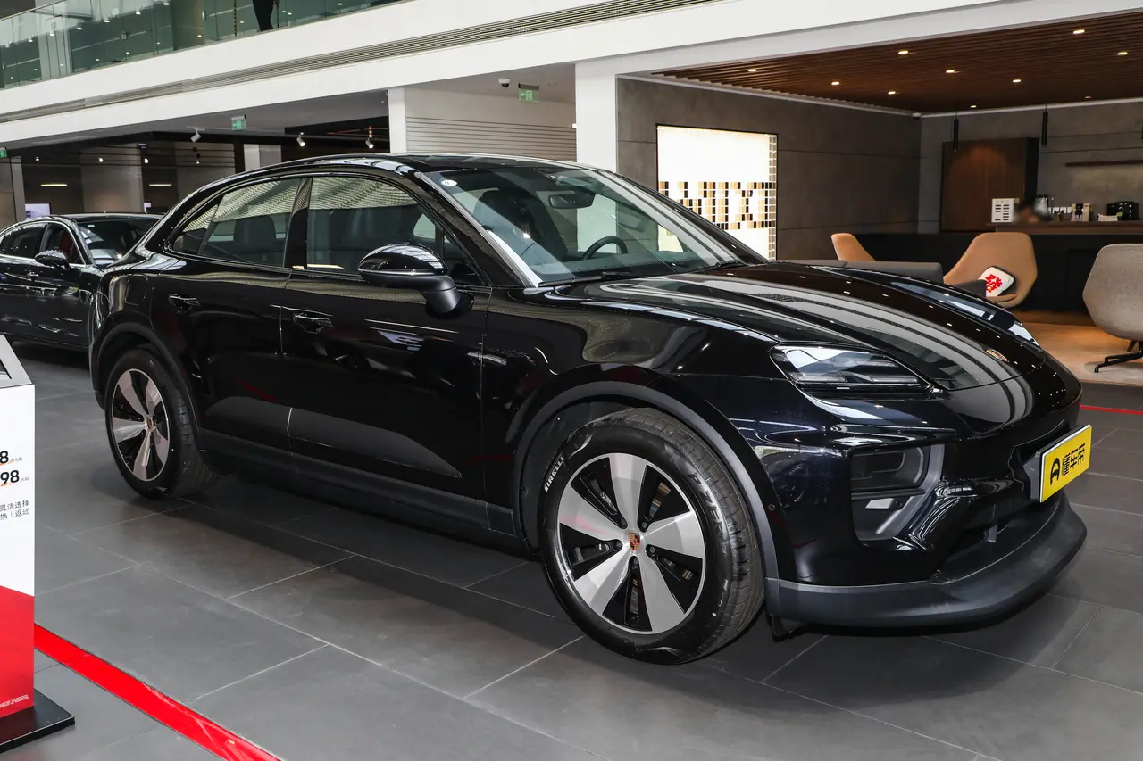 Porsche Macan EV 2024