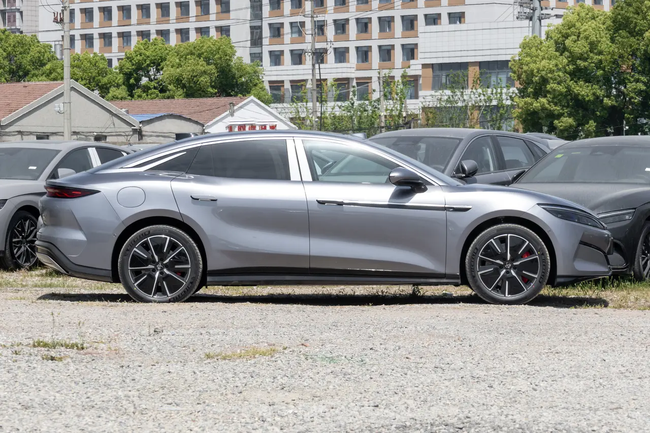 BYD Han L EV 2025