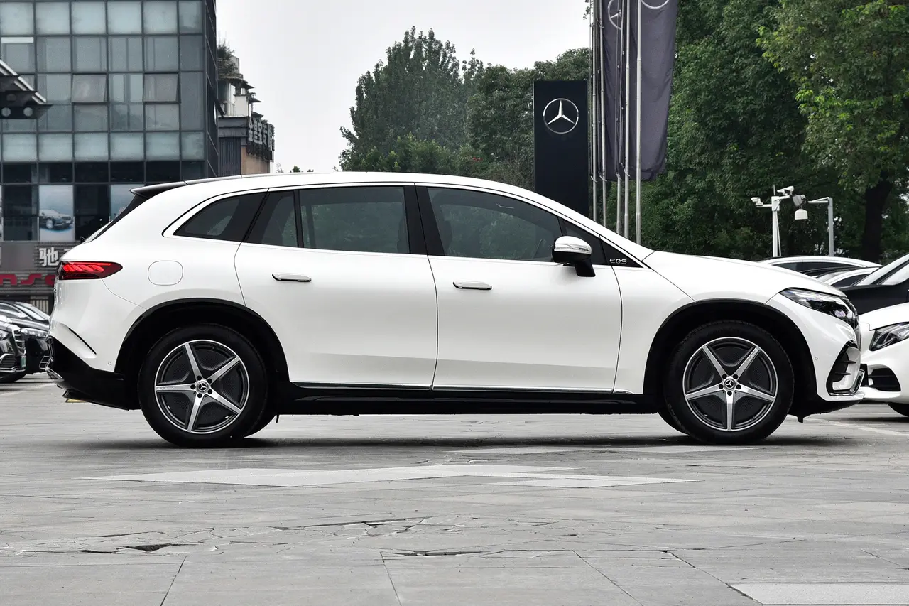 Mercedes EQS SUV 2023