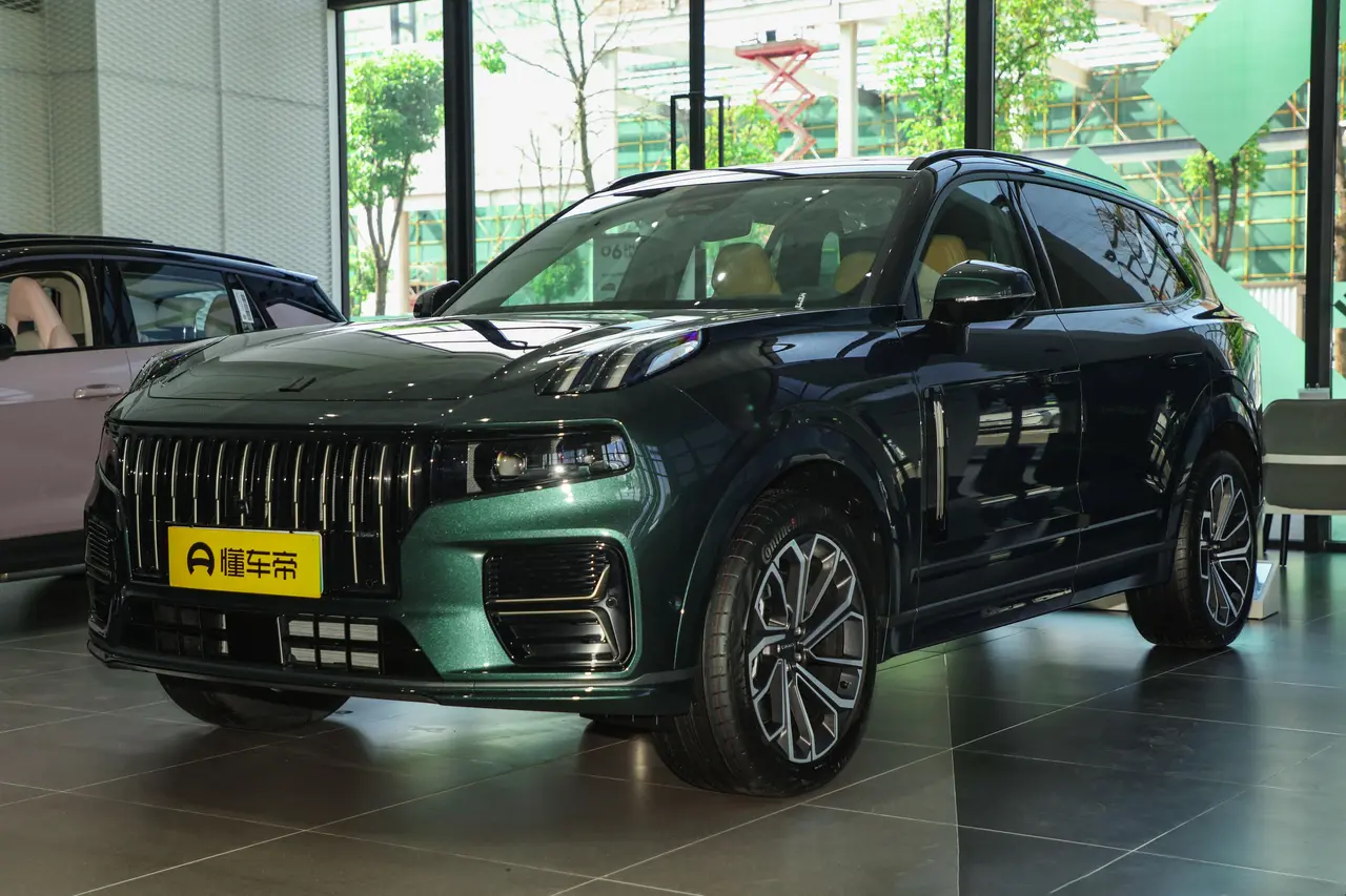 Lynk &amp; Co 09 EM-P 2024