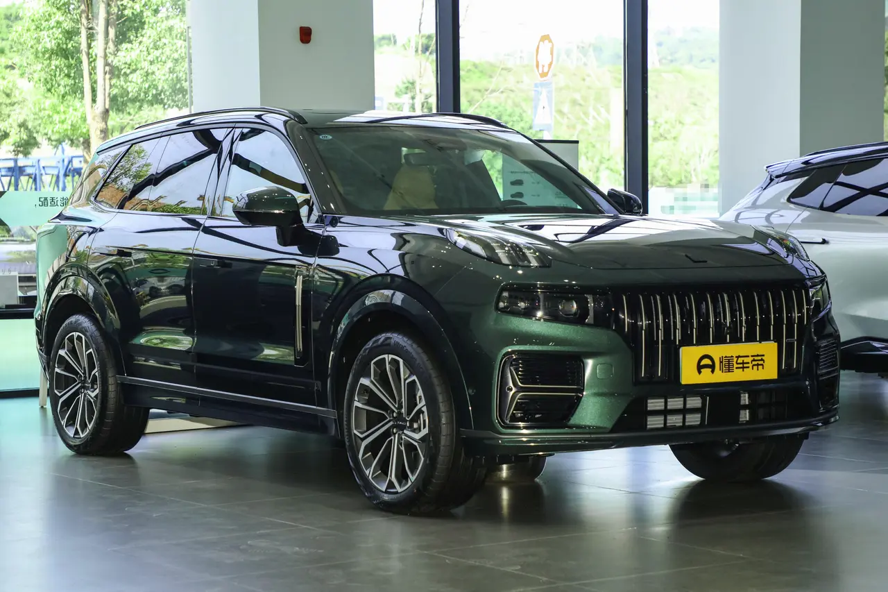 Lynk &amp; Co 09 EM-P 2024