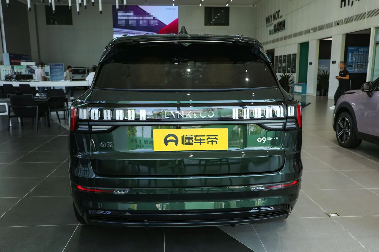 Lynk &amp; Co 09 EM-P 2024