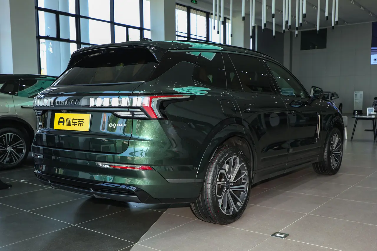Lynk &amp; Co 09 EM-P 2024