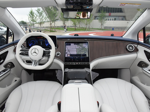 Mercedes EQE 2024