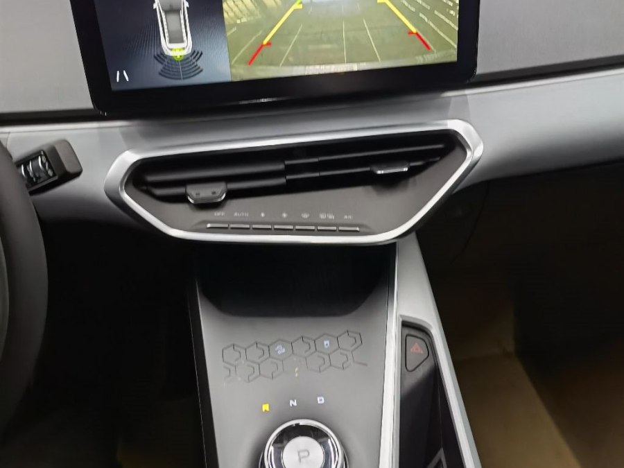 Geely Geometry C 2021