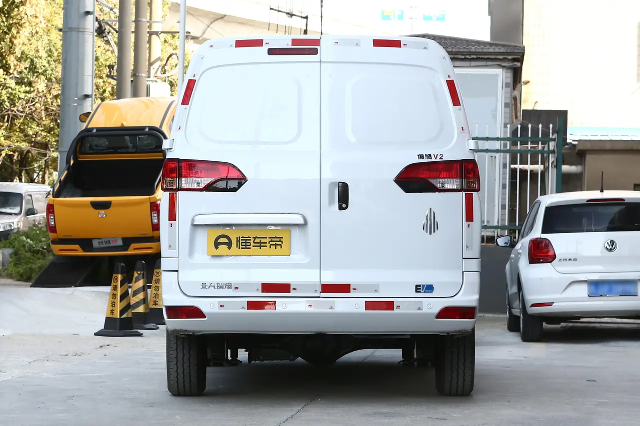 Baic Ruixiang Boten V2 EV 2022