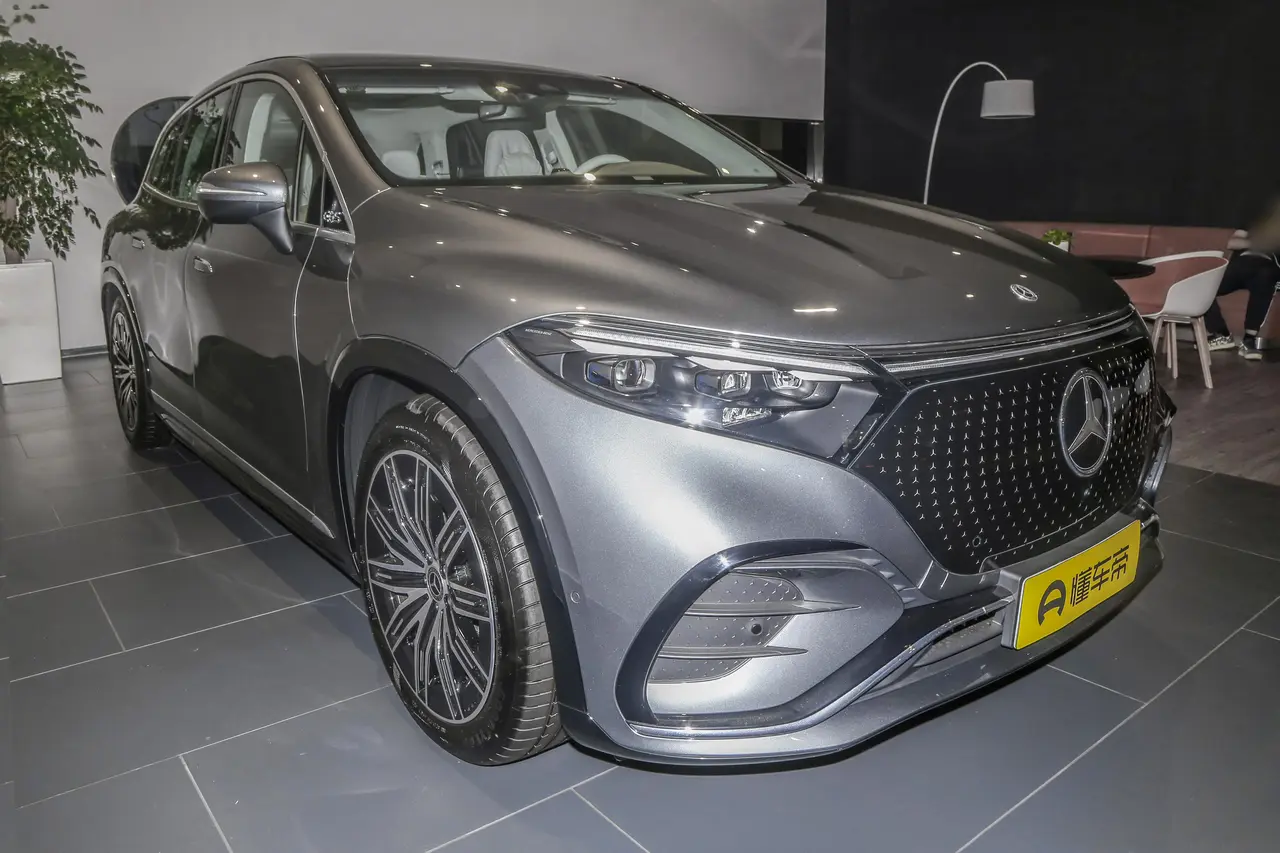 Mercedes EQS SUV 2023