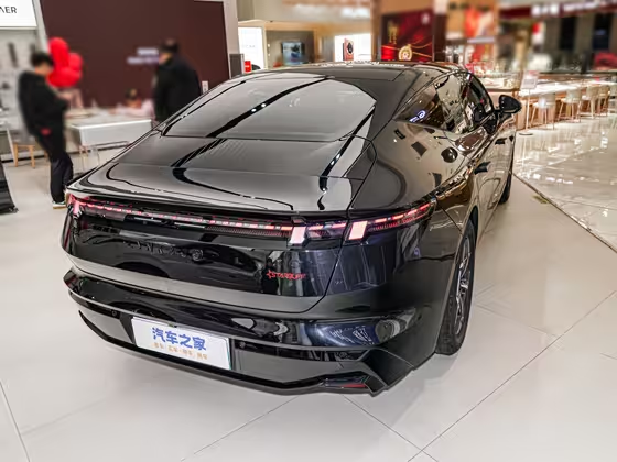 Lynk &amp; Co Z10 2024