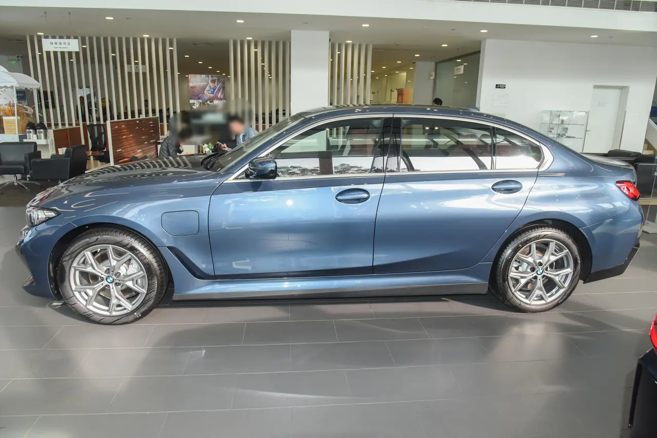 BMW i3 2025