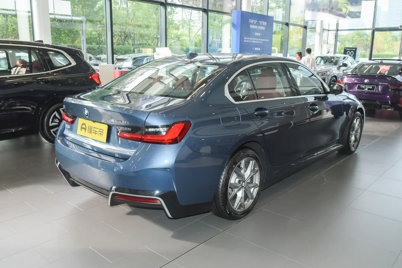 BMW i3 2025