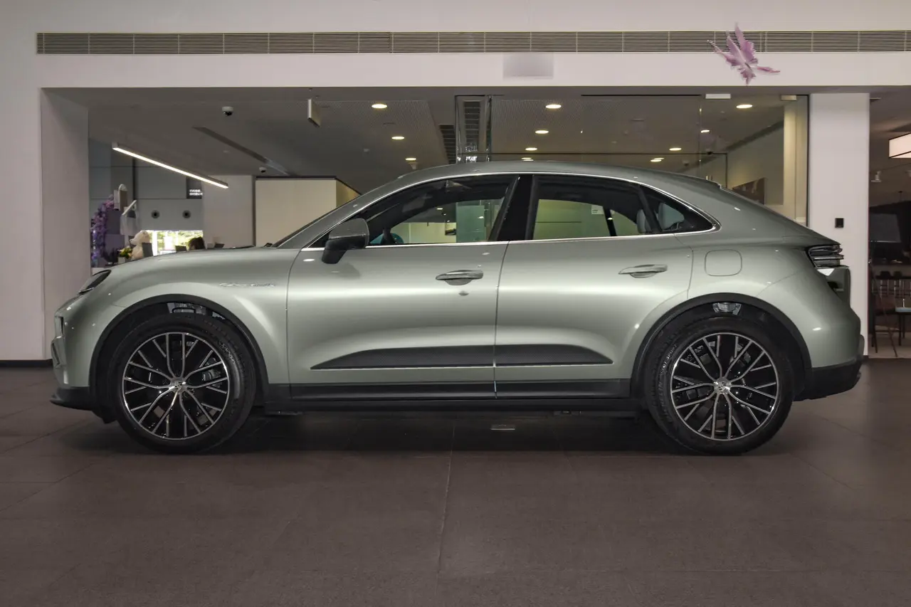 Porsche Macan EV 2024