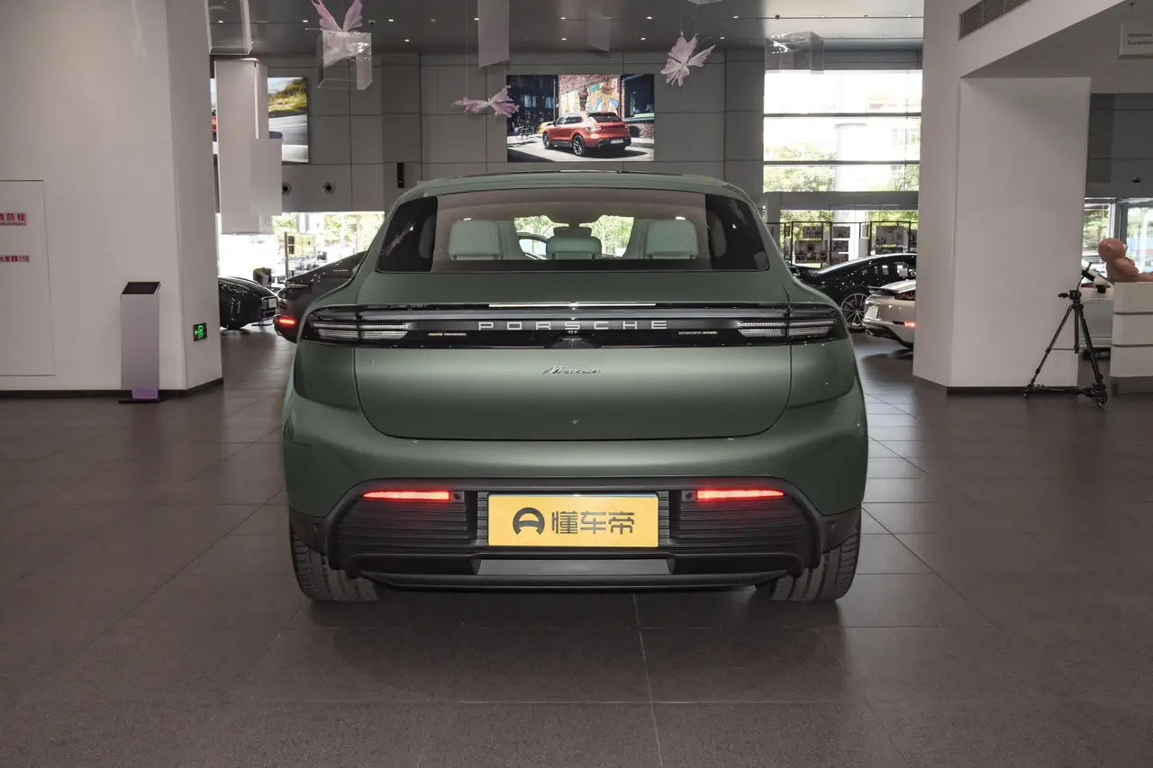 Porsche Macan EV 2024