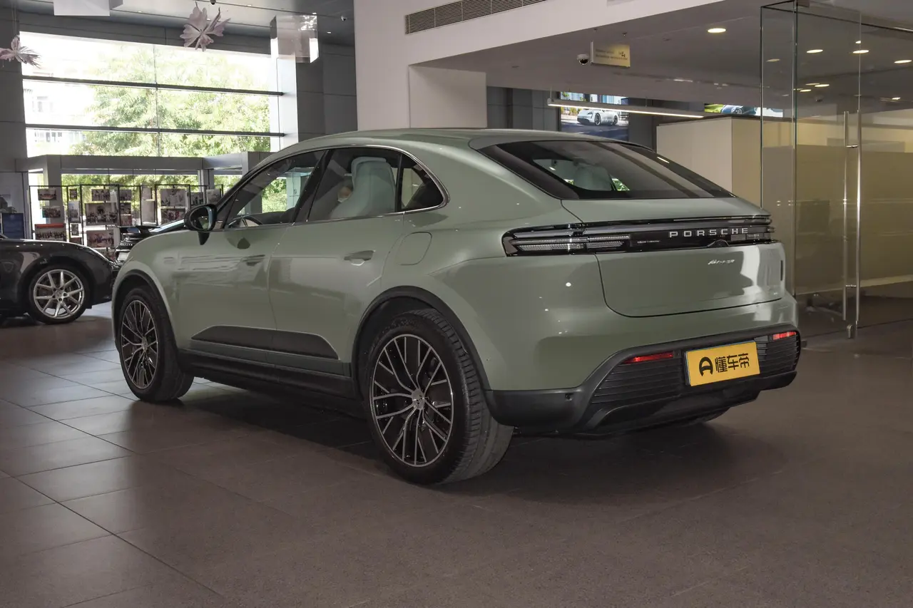 Porsche Macan EV 2024