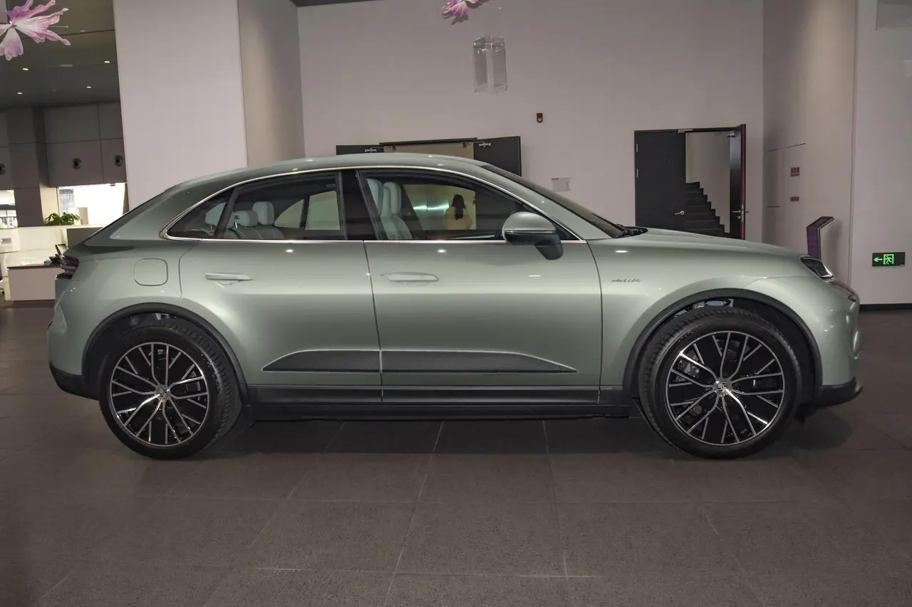 Porsche Macan EV 2024