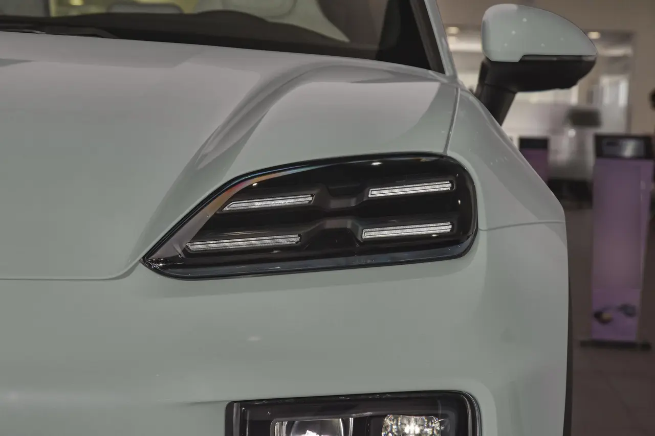 Porsche Macan EV 2024