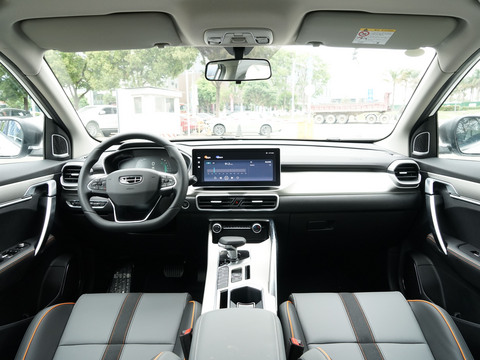 Geely Coolray 2024
