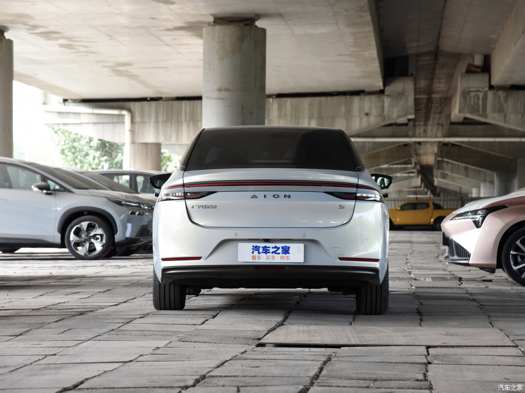 GAC Aion S 2021