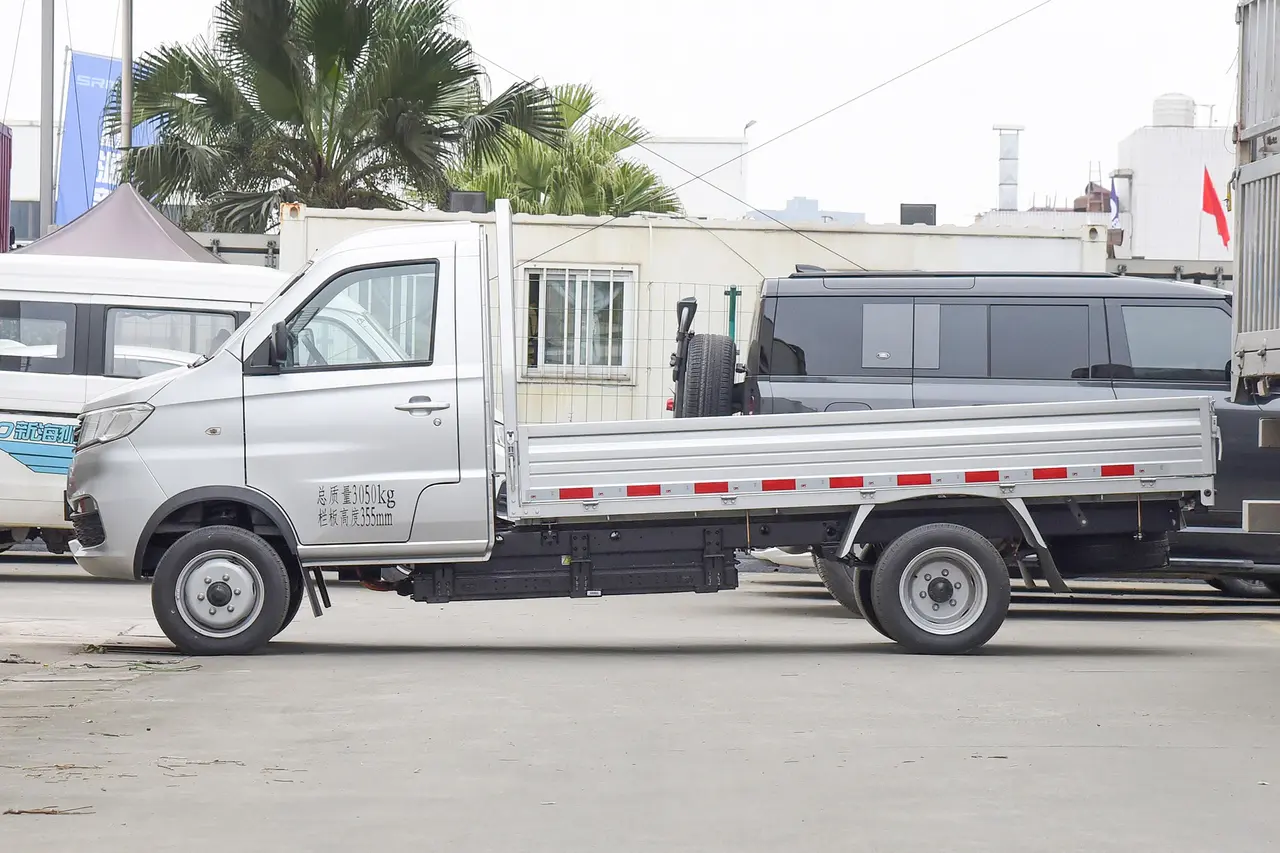 SRM Xinyuan T2S EV 2021