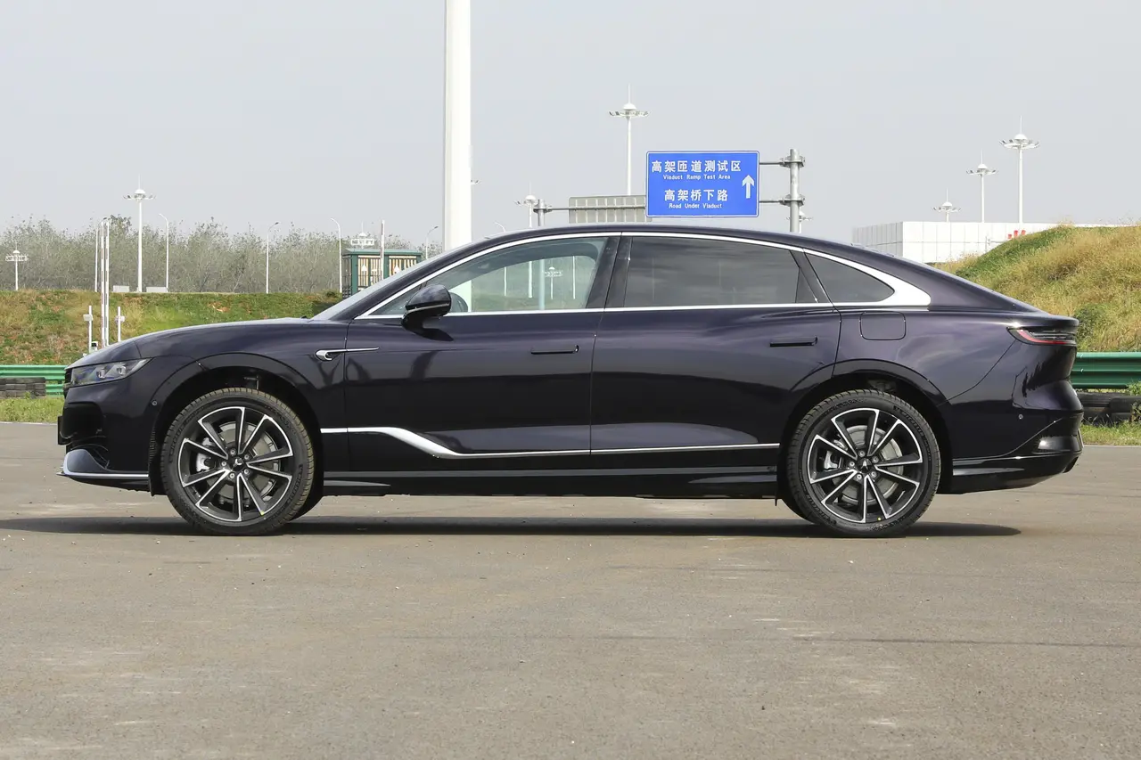 Voyah Chasing Light PHEV 2024