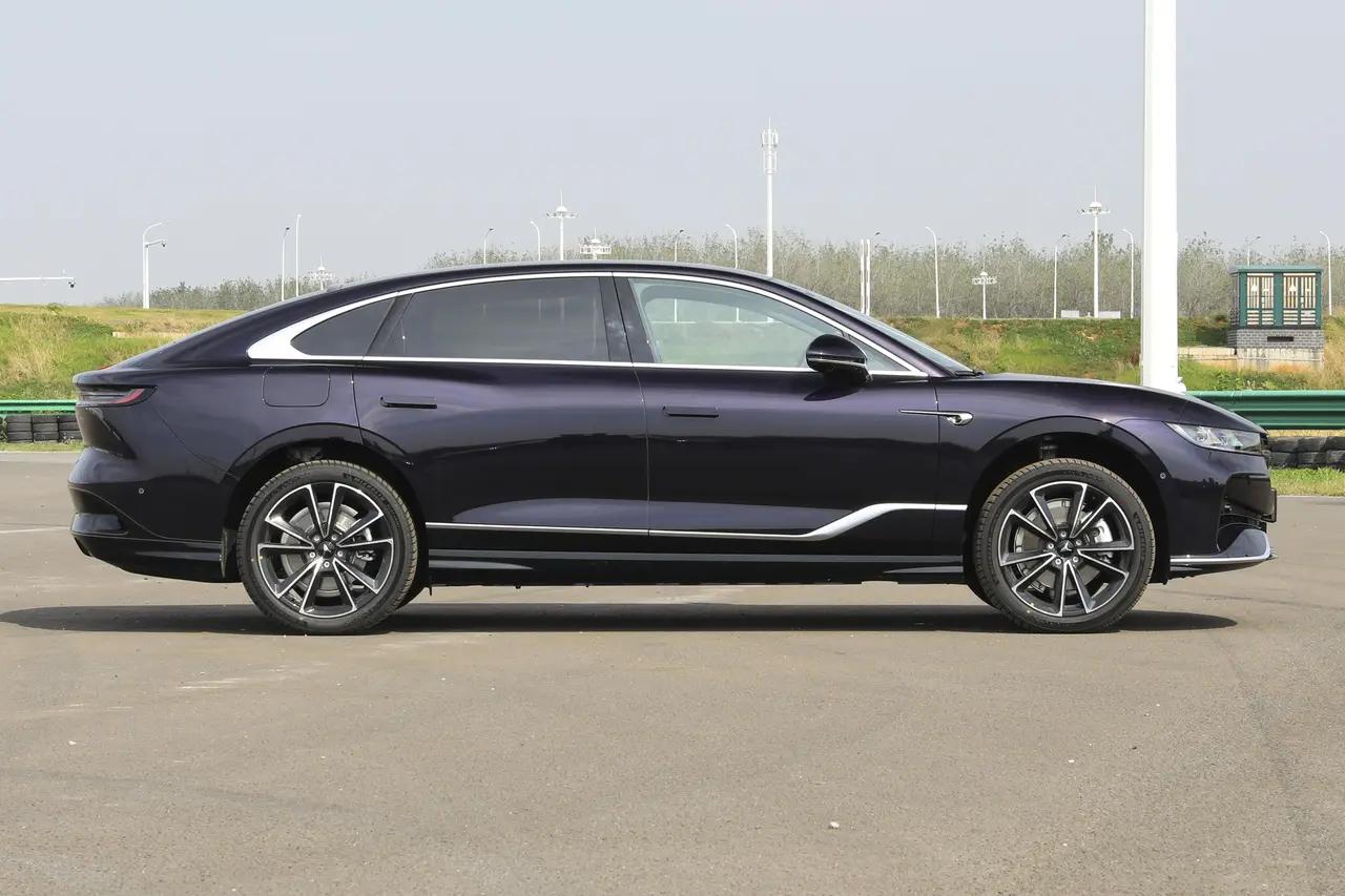 Voyah Chasing Light PHEV 2024