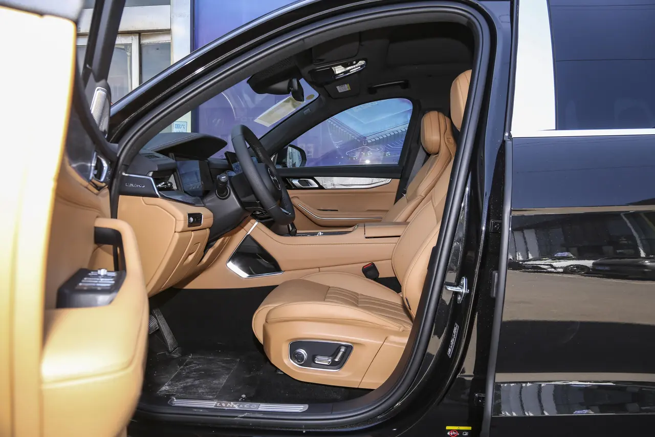 Lynk &amp; Co 09 EM-P 2023