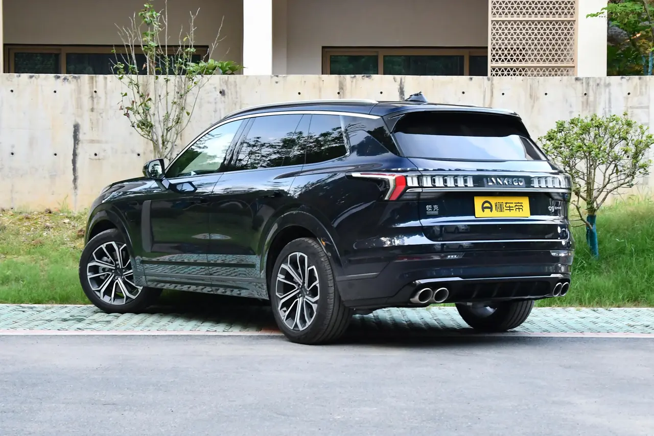 Lynk &amp; Co 09 EM-P 2023