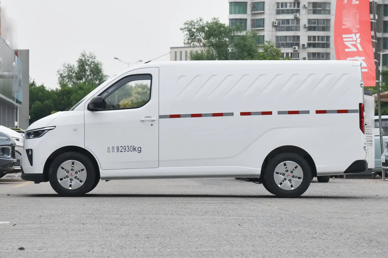 Wuling Yangguang 2024