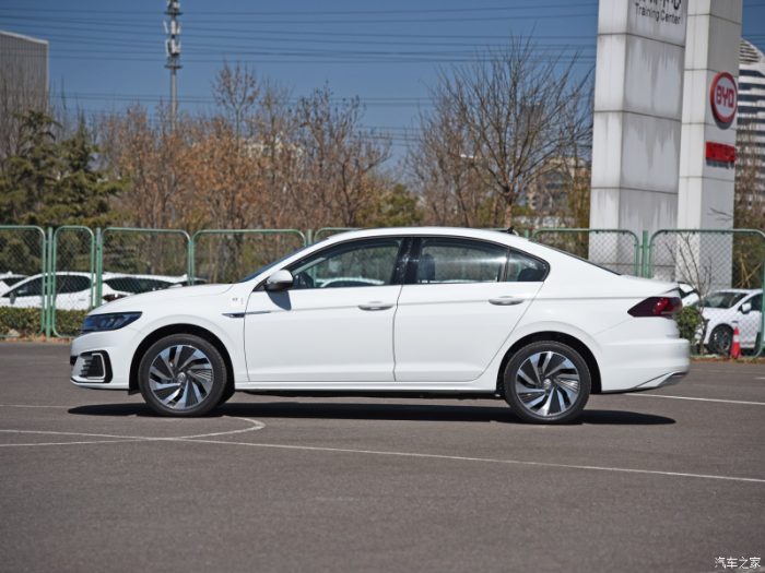 Volkswagen e-Bora 2021