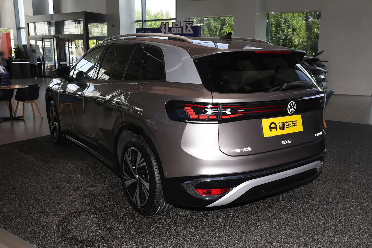 Volkswagen ID.6 Crozz 2024