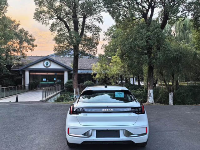 Zeekr 001 2023