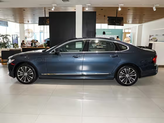 Volvo S90 Recharge 2025