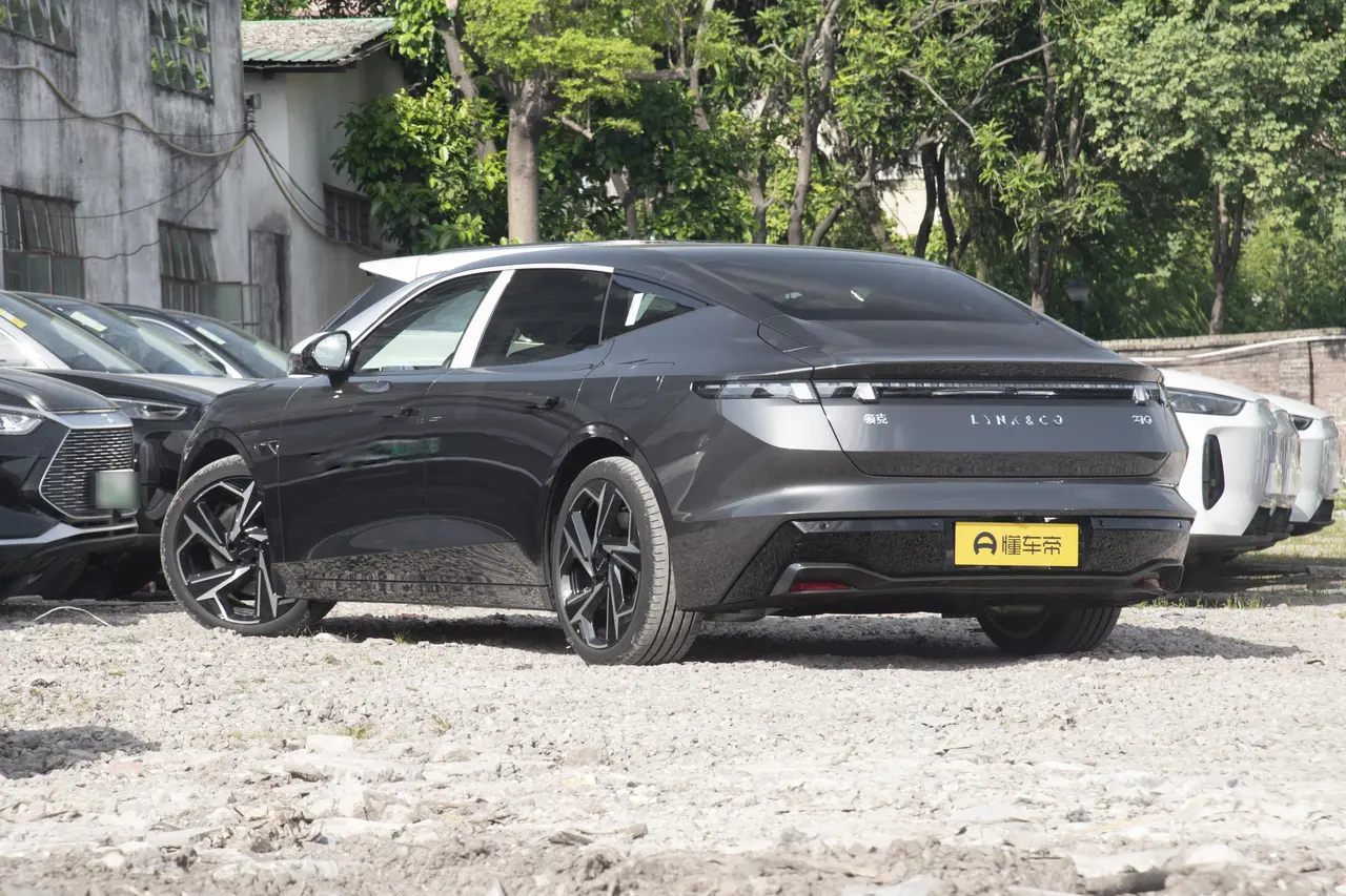 Lynk &amp; Co Z10 2024
