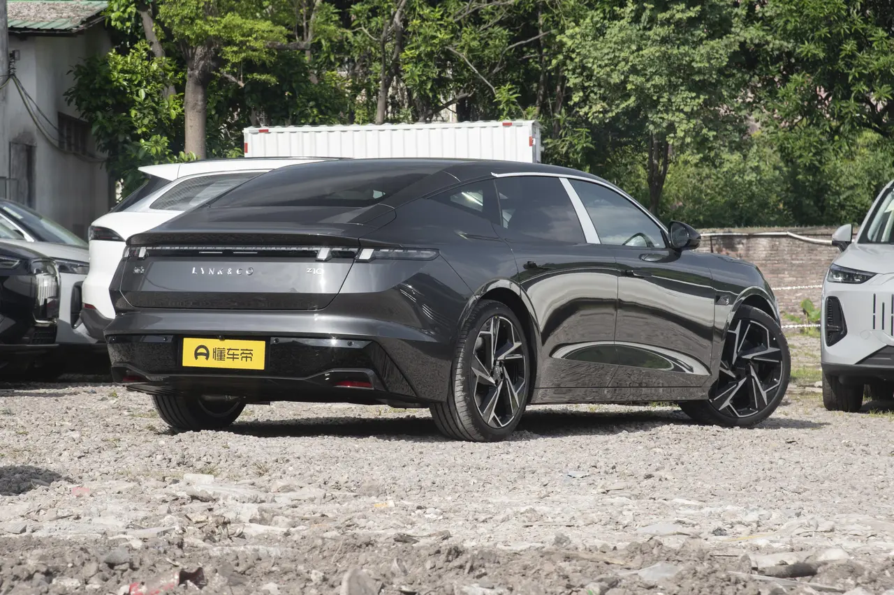 Lynk &amp; Co Z10 2024