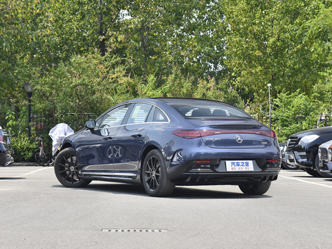 Mercedes EQE 2024
