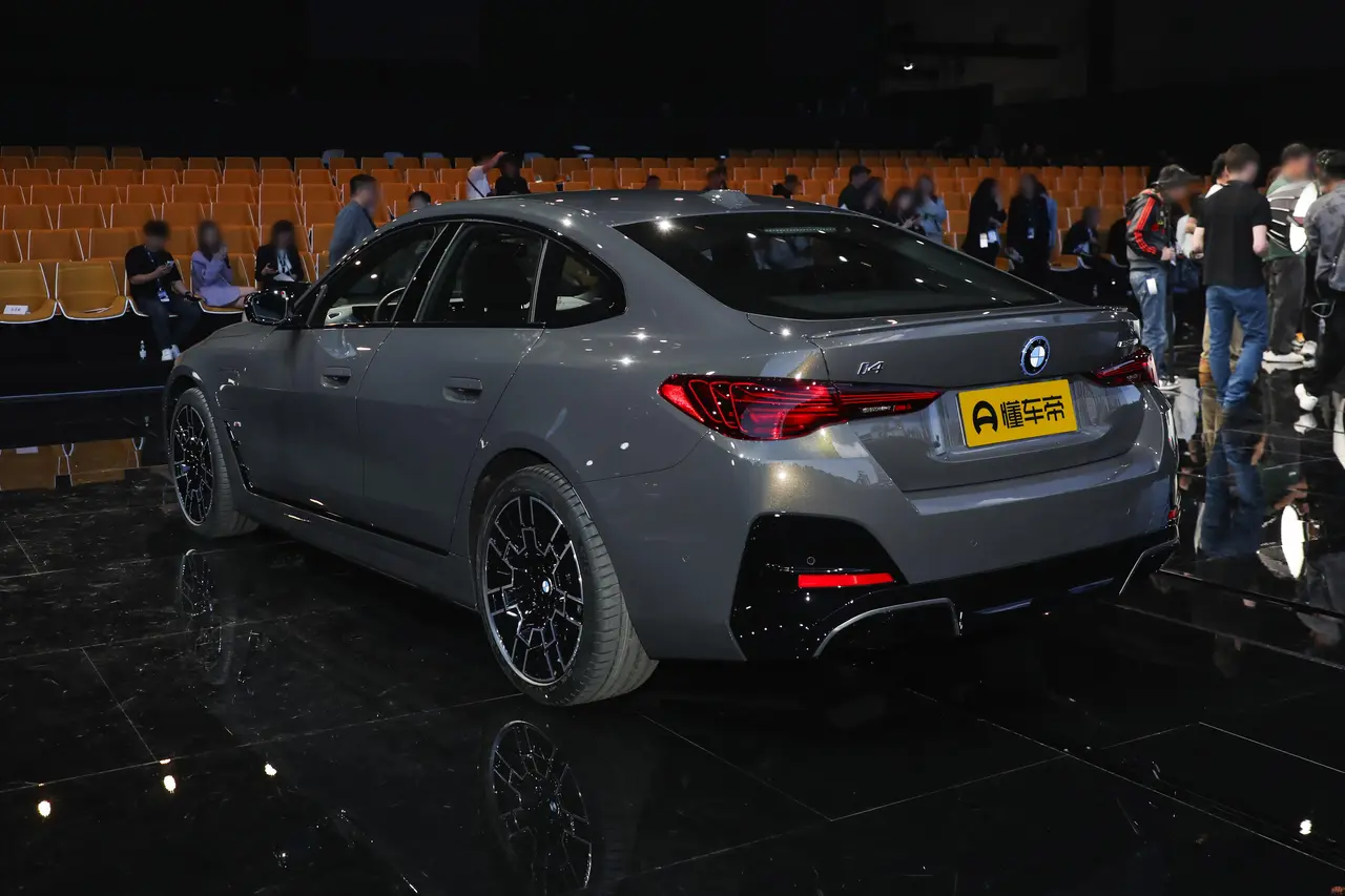 BMW i4 2025