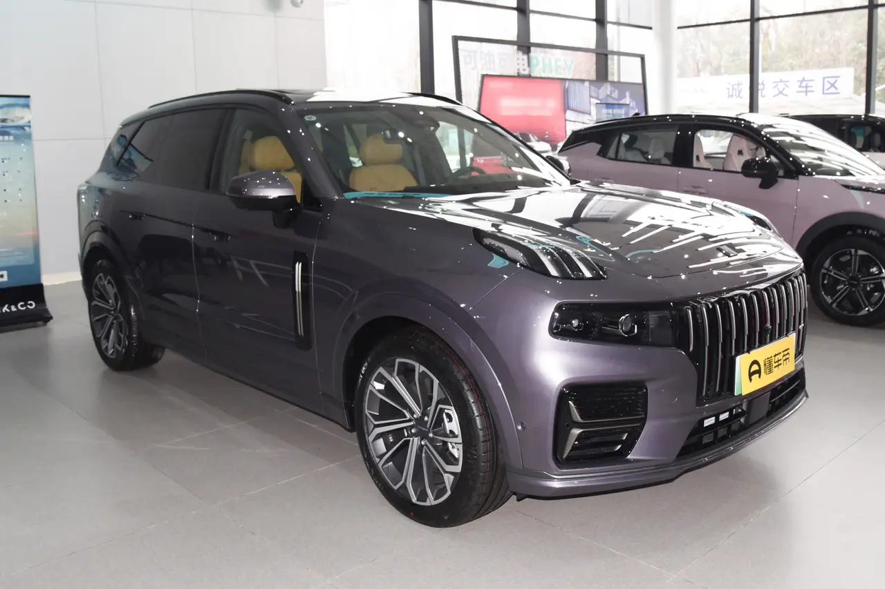 Lynk &amp; Co 09 EM-P 2024