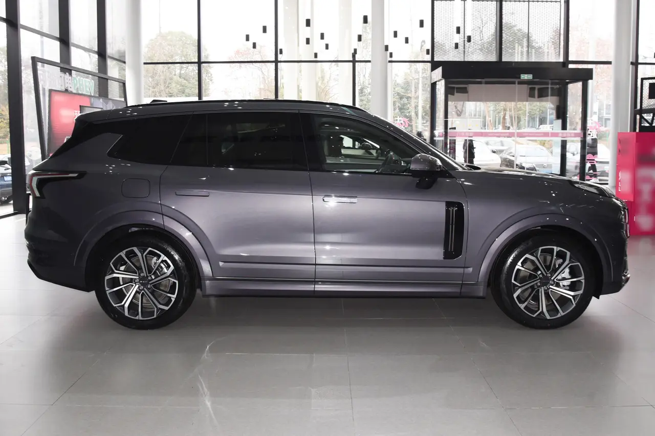 Lynk &amp; Co 09 EM-P 2024