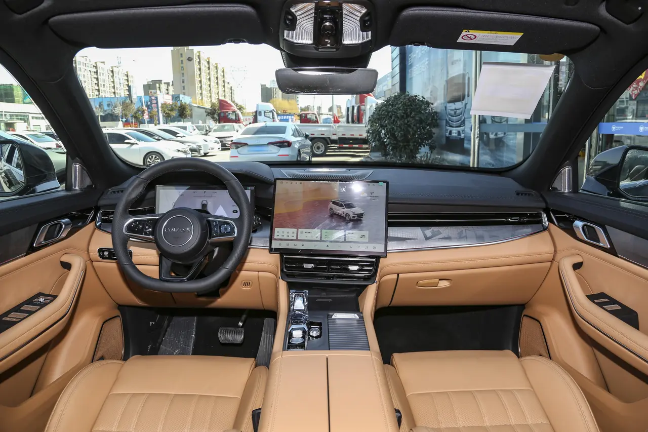 Lynk &amp; Co 09 EM-P 2024