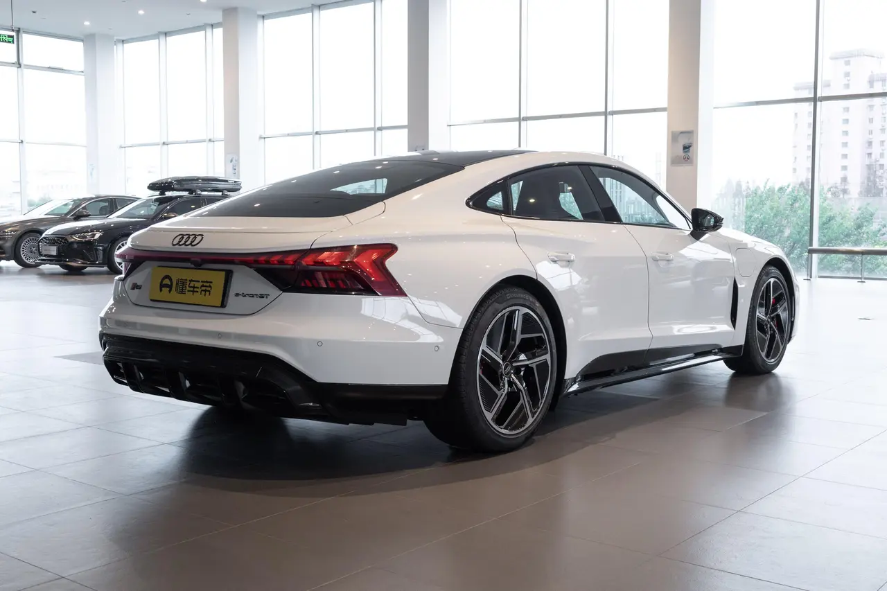 Audi RS e-tron GT 2023