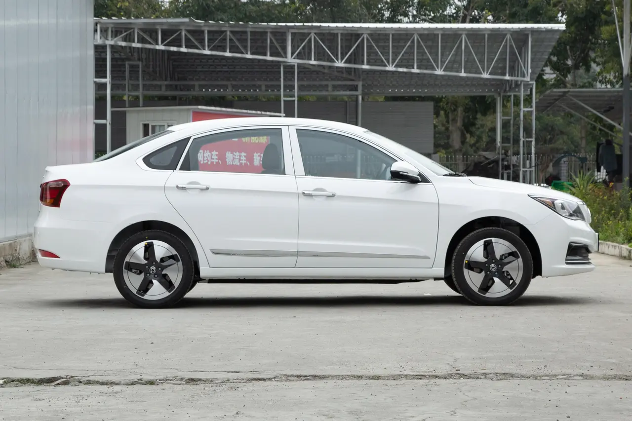 Dongfeng Aeolus E70 2023