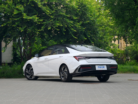 Hyundai Elantra 2024