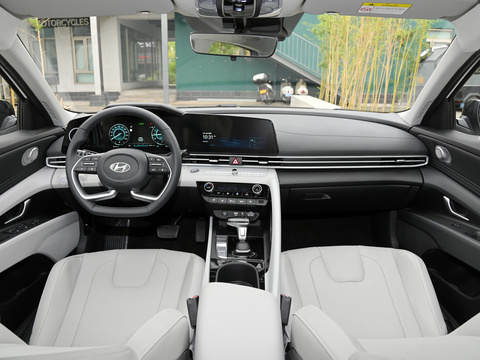 Hyundai Elantra 2024