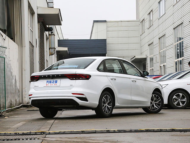 Geely Emgrand 2022
