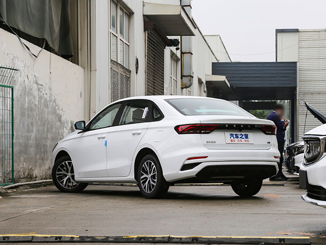 Geely Emgrand 2022