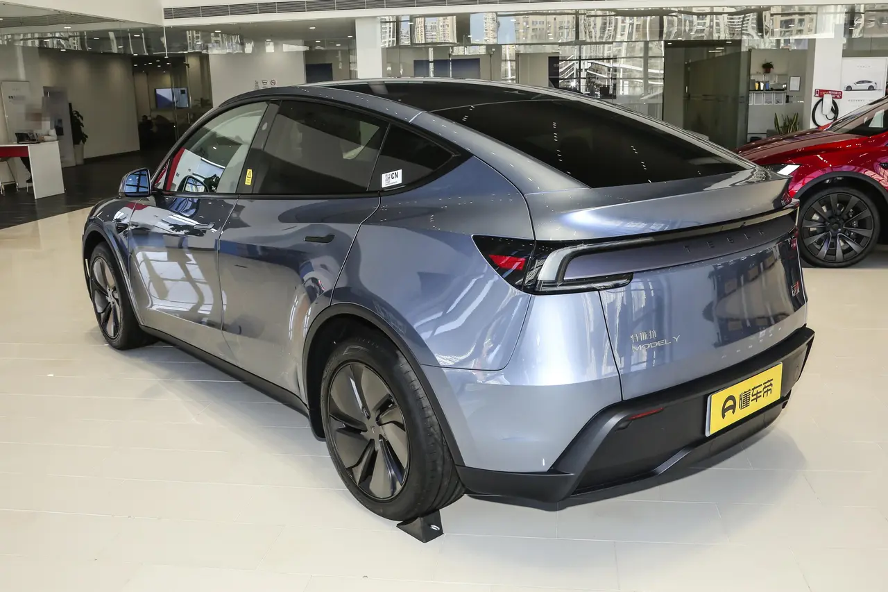 Tesla Model Y 2024
