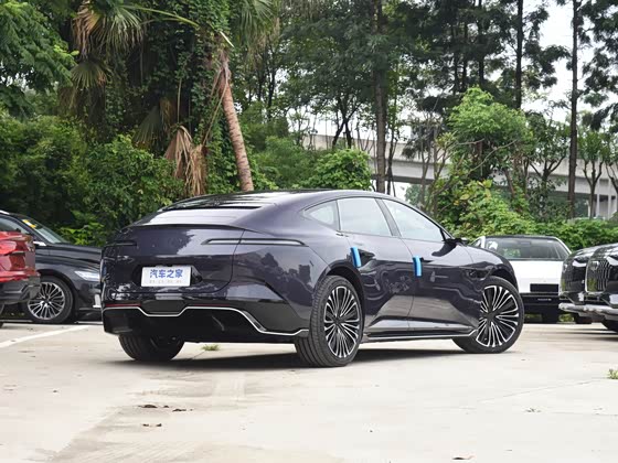 Avatr 12 2025