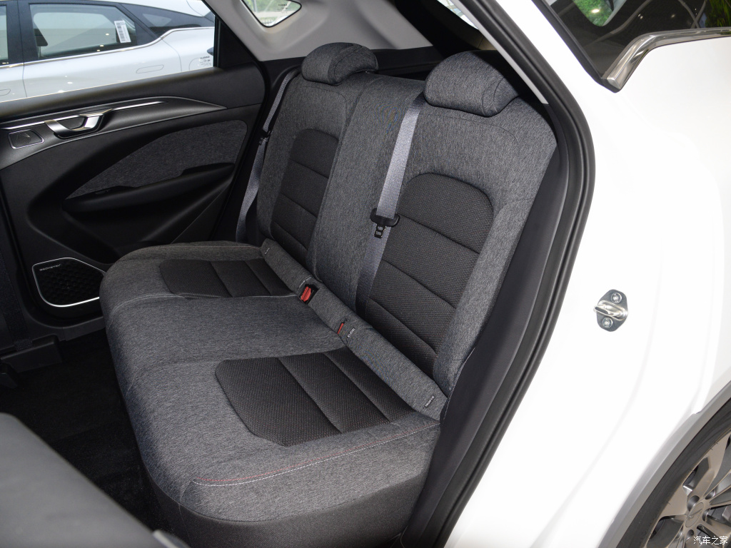 Geely Geometry C 2021