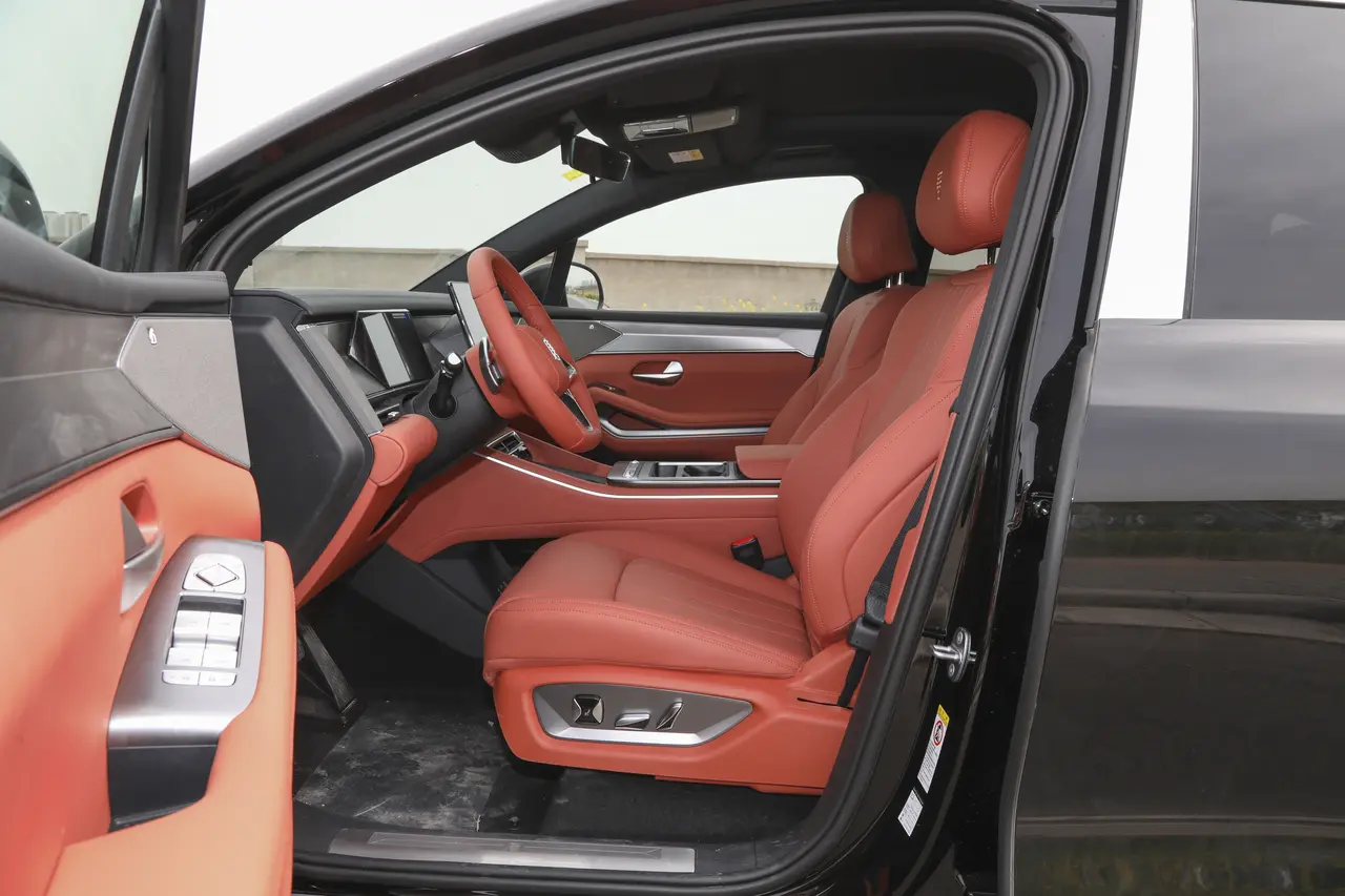 BYD Tang L EV 2025