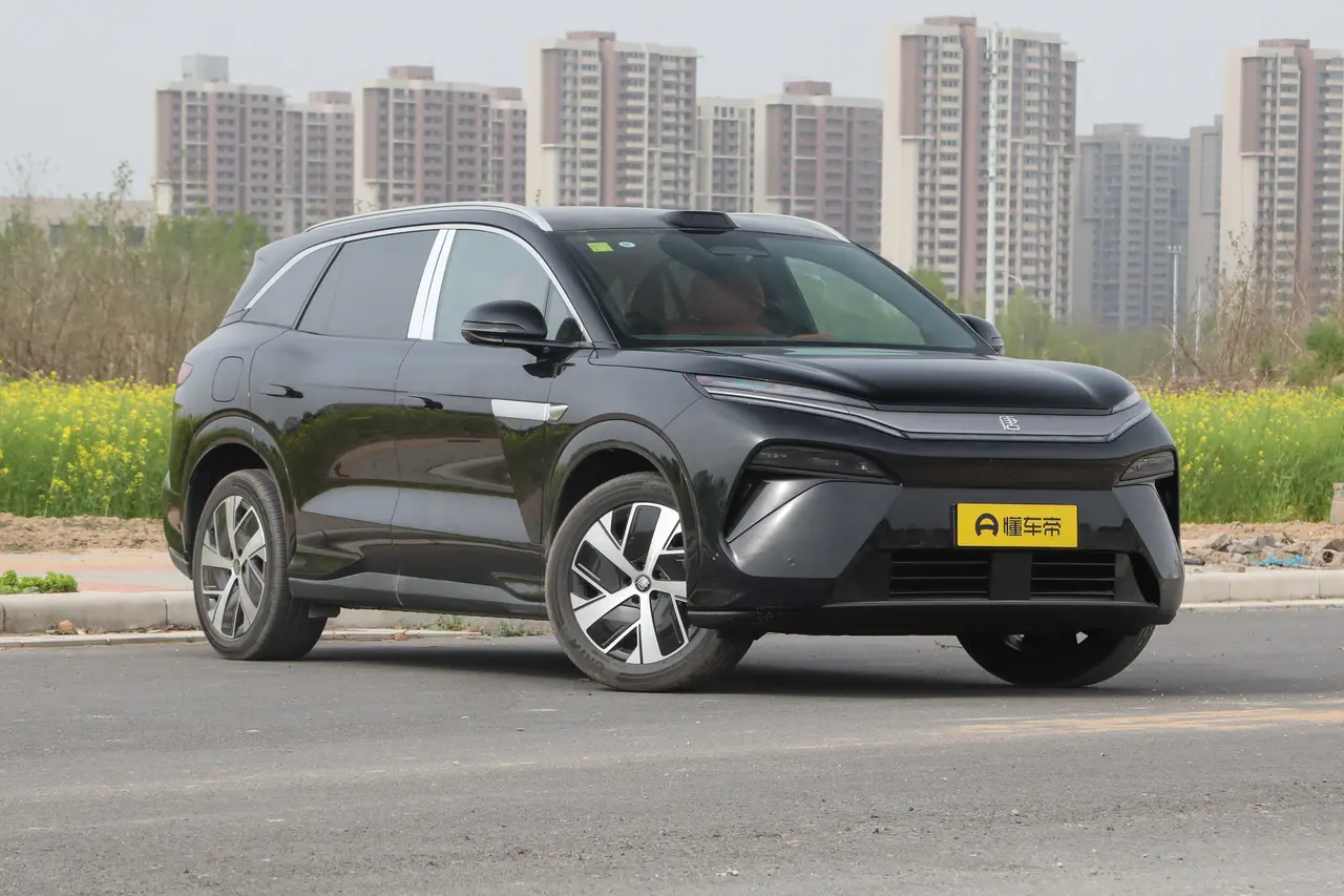 BYD Tang L EV 2025