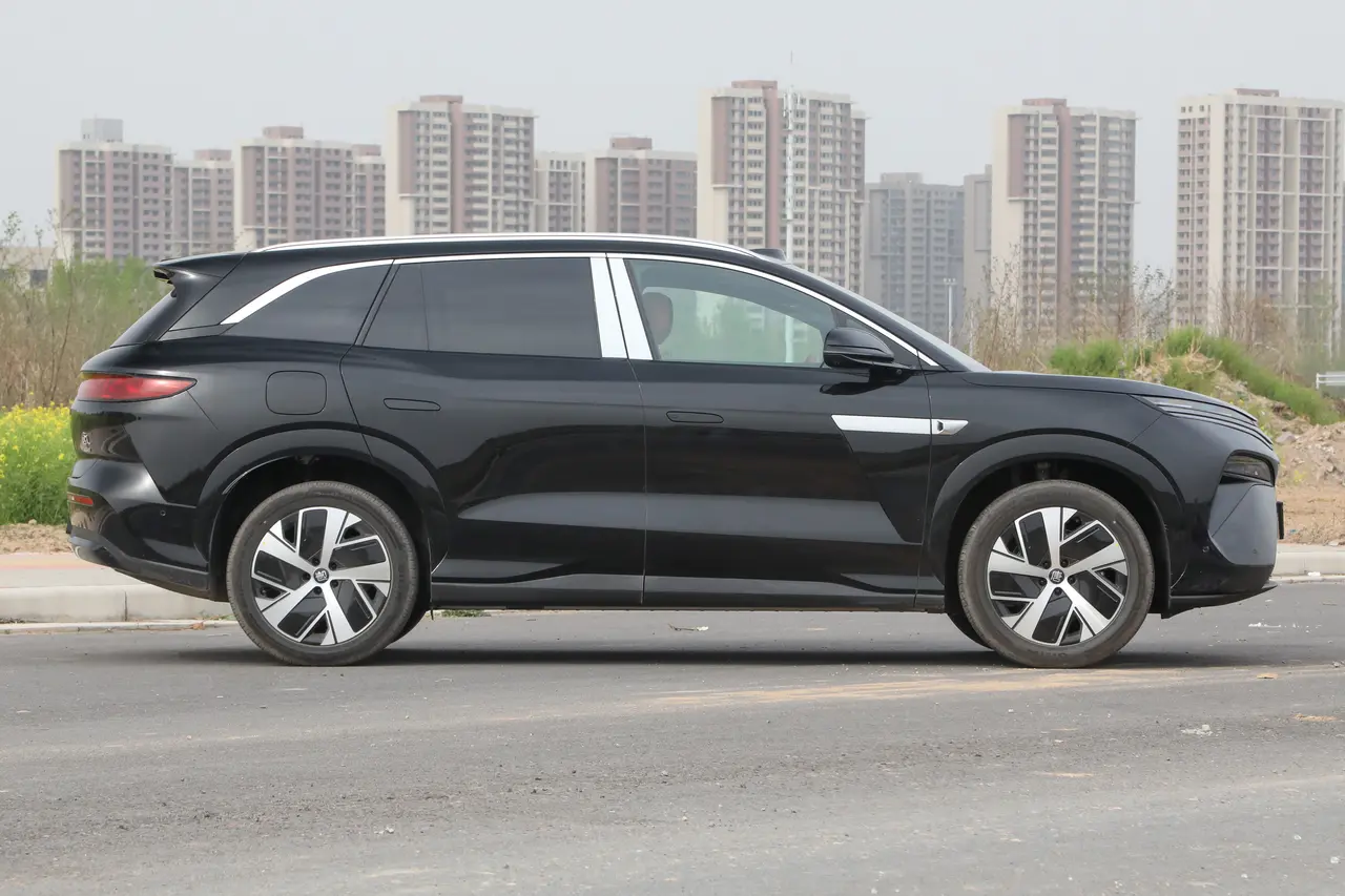 BYD Tang L EV 2025
